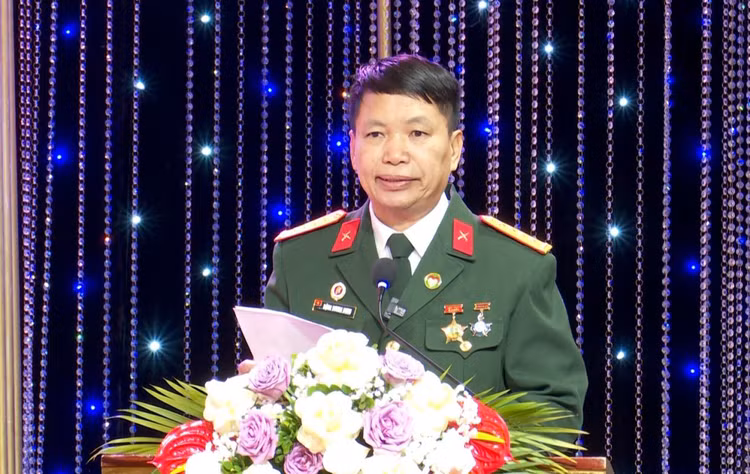 Lan toa yeu thuong cung “Trai tim nguoi linh“-Hinh-4