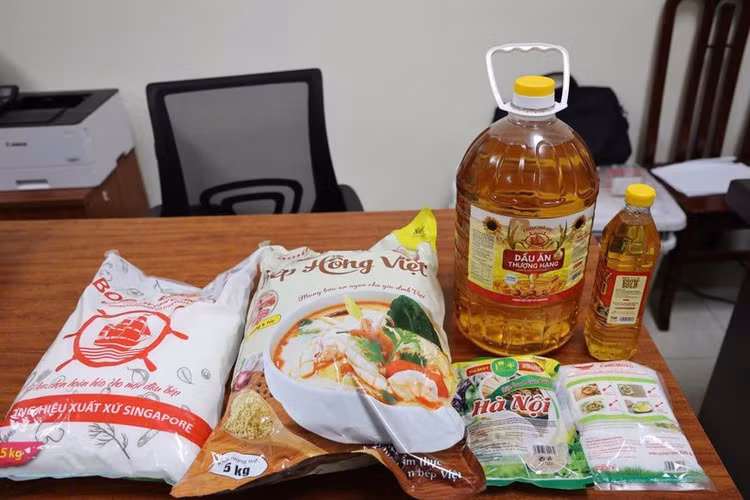 Chuyên gia chỉ cách nhận biết dầu ăn, mì chính giả Chuyen gia chi cach nhan biet dau an, mi chinh gia