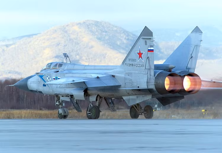 “Cáo săn chồn” Mikoyan MIG-31BM của Nga khiến đối phương khiếp sợ - Hình 8 “Cao san chon” Mikoyan MIG-31BM cua Nga khien doi phuong khiep so-Hinh-8