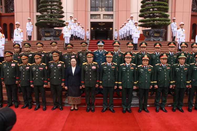 Tổng Tham mưu trưởng Quân đội Nhân dân Lào thăm Việt Nam - Hình 4 Tong Tham muu truong Quan doi Nhan dan Lao tham Viet Nam-Hinh-4