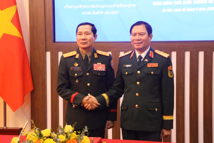 Tổng Tham mưu trưởng Quân đội Nhân dân Lào thăm Việt Nam - Hình 6 Tong Tham muu truong Quan doi Nhan dan Lao tham Viet Nam-Hinh-6