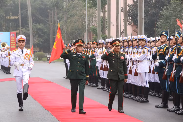 Tổng Tham mưu trưởng Quân đội Nhân dân Lào thăm Việt Nam - Hình 2 Tong Tham muu truong Quan doi Nhan dan Lao tham Viet Nam-Hinh-2