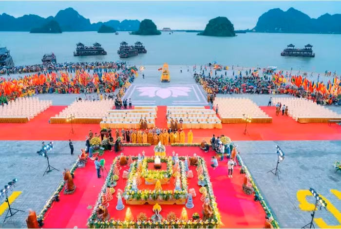 Le Phat Dan 2023: Viec nen lam de gia tang phuoc bau-Hinh-4
