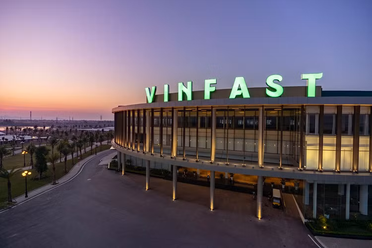 Vingroup được vinh danh trong Top 100 thương hiệu giá trị nhất VN 2024 - Hình 3 Vingroup duoc vinh danh trong Top 100 thuong hieu gia tri nhat VN 2024-Hinh-3