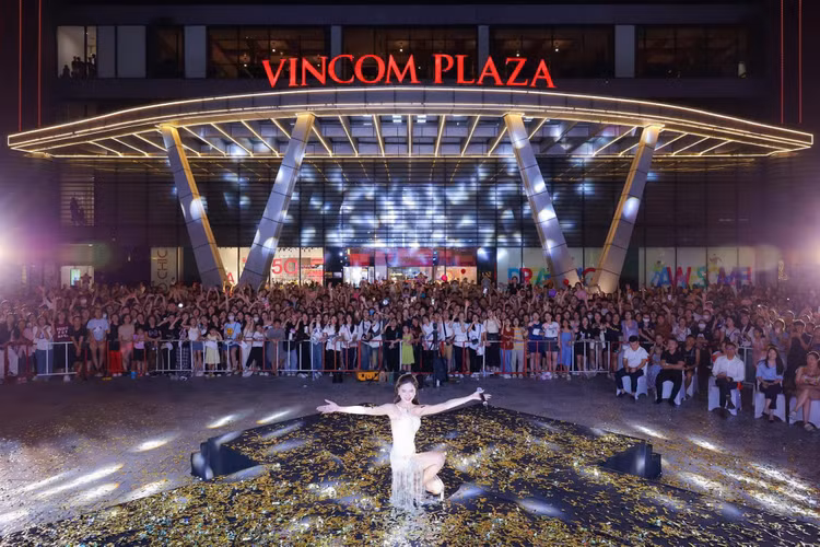 Vingroup được vinh danh trong Top 100 thương hiệu giá trị nhất VN 2024 - Hình 4 Vingroup duoc vinh danh trong Top 100 thuong hieu gia tri nhat VN 2024-Hinh-4