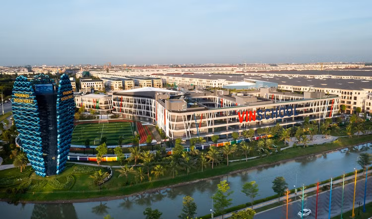 Vingroup được vinh danh trong Top 100 thương hiệu giá trị nhất VN 2024 - Hình 5 Vingroup duoc vinh danh trong Top 100 thuong hieu gia tri nhat VN 2024-Hinh-5