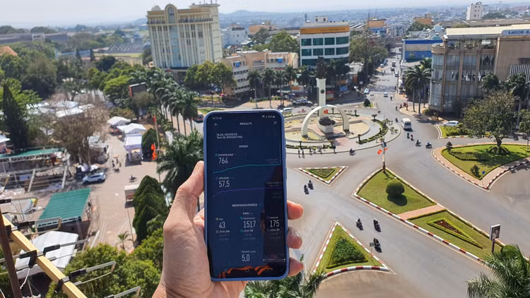 Trai nghiem VinaPhone 5G, nhan qua hap dan tai Le hoi ca phe Buon Ma Thuot 2023-Hinh-6