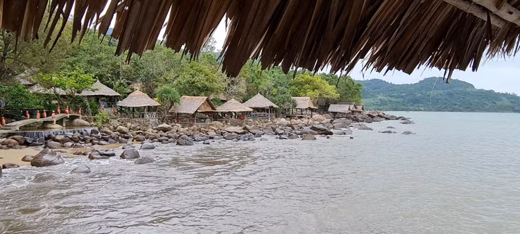 Check in bai bien hoang so tuyet dep duoi chan nui Son Tra-Hinh-11
