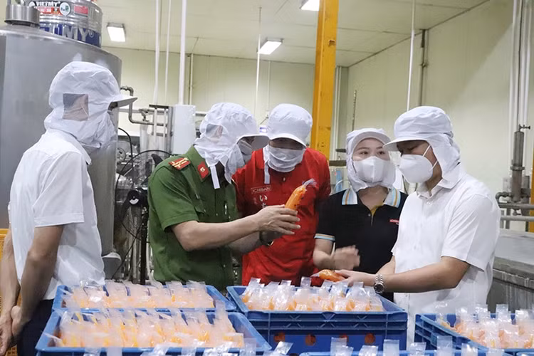 Hà Nội tăng cường phòng ngừa ngộ độc thực phẩm Ha Noi tang cuong phong ngua ngo doc thuc pham