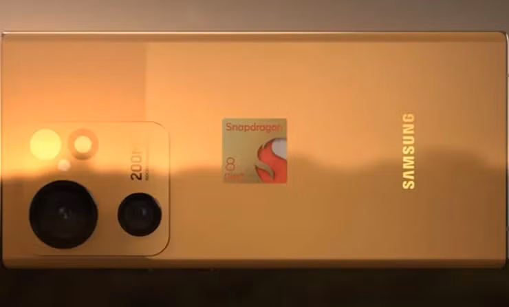 Theo đó, Samsung sẽ trang bị riêng cho Galaxy S24 chip Snapdragon 8 Gen 3, một "vũ khí bí mật" giúp vượt mặt iPhone 15 Pro từ đối thủ Apple. Theo đó, Samsung sẽ trang bị riêng cho Galaxy S24 chip Snapdragon 8 Gen 3, một "vũ khí bí mật" giúp vượt mặt iPhone 15 Pro từ đối thủ Apple.