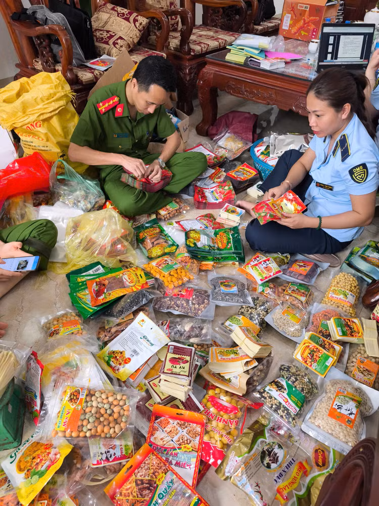 Phát hiện cơ sở sản xuất thực phẩm giả mạo xuất xứ Phat hien co so san xuat thuc pham gia mao xuat xu