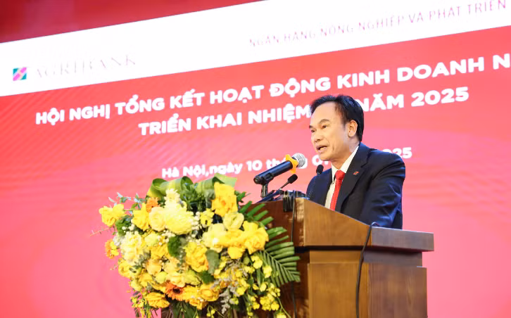 Agribank tổ chức Hội nghị tổng kết hoạt động năm 2024, triển khai nhiệm vụ năm 2025 - Hình 2 Agribank to chuc Hoi nghi tong ket hoat dong nam 2024, trien khai nhiem vu nam 2025-Hinh-2