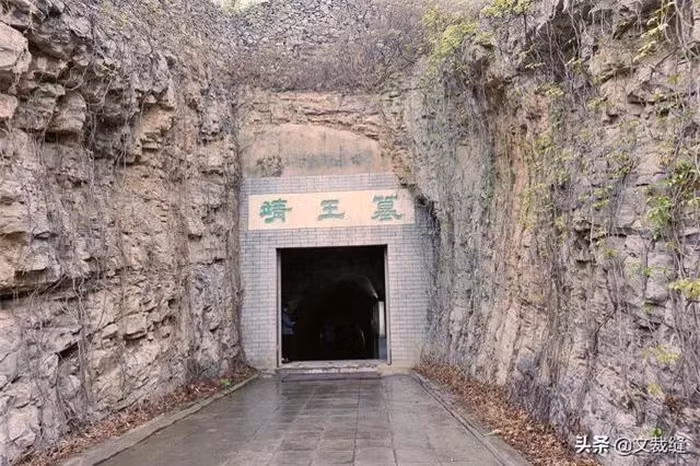 Pha nui, tinh co phat hien kho bau chua bao vat khong the sao chep-Hinh-2