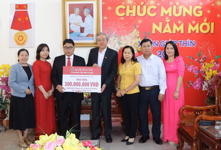 Agribank triển khai Chương trình chung tay vì người nghèo, đối tượng chính sách nhân dịp Xuân Giáp Thìn - Hình 3 Agribank trien khai Chuong trinh chung tay vi nguoi ngheo, doi tuong chinh sach nhan dip Xuan Giap Thin-Hinh-3