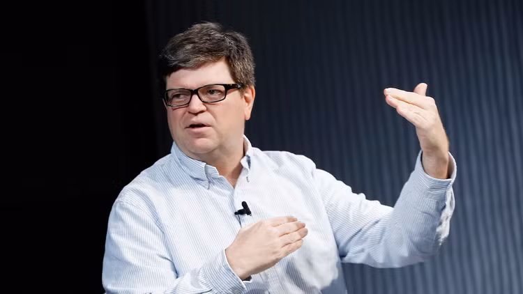 Trong khi đó, Yann LeCun, một nhà khoa học AI khác, cho rằng AI có tiềm năng cứu nhân loại thay vì đe dọa sự tồn vong.(Ảnh: MIT Technology Review)