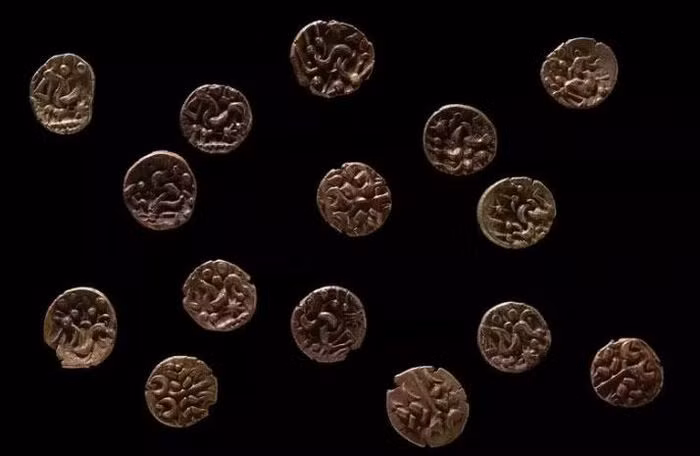 Phát hiện kho báu siêu hiếm 2.000 tuổi, chuyên gia mừng rỡ suýt ngất - Hình 2 Phat hien kho bau sieu hiem 2.000 tuoi, chuyen gia mung ro suyt ngat-Hinh-2