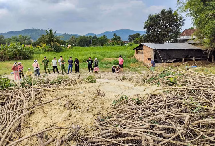 Tan muc hien tuong la o Phu Yen: Bun phun trao, nhieu vet nut rong