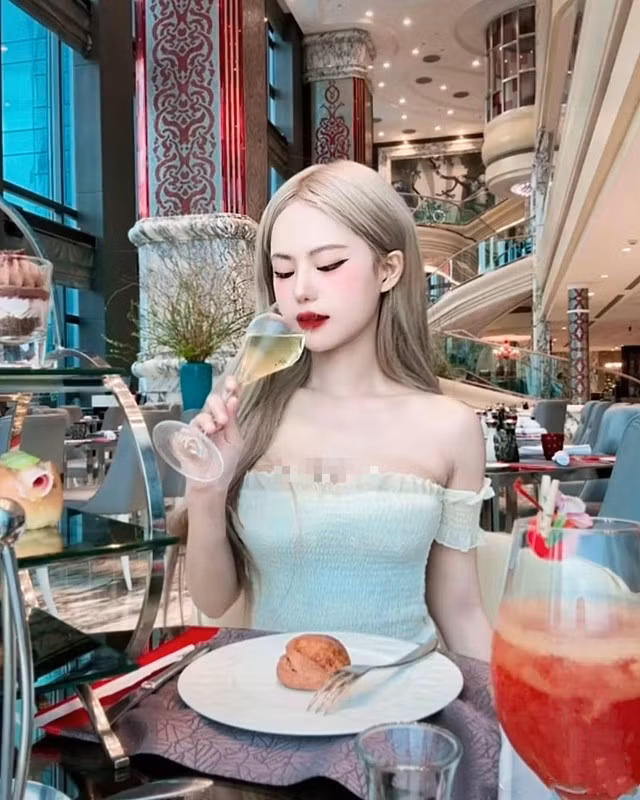 Nữ streamer đẹp không góc chết, cộng đồng game thủ “đứng ngồi không yên“ - Hình 7 Nu streamer dep khong goc chet, cong dong game thu “dung ngoi khong yen“-Hinh-7