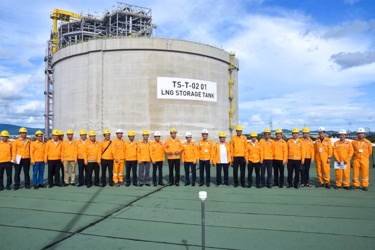 PV GAS tiếp nhận chuyến tàu LHG đầu tiên về Việt Nam PV GAS tiep nhan chuyen tau LHG dau tien ve Viet Nam
