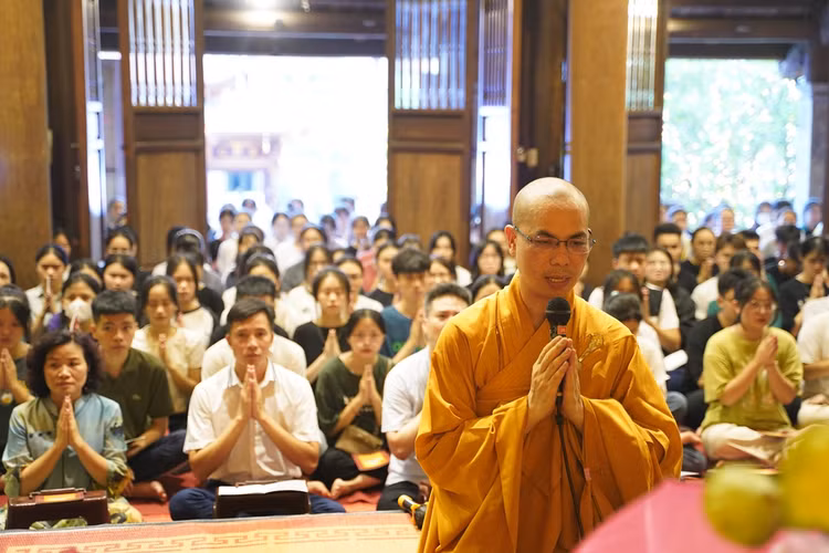 Ha Noi: Gan 1800 ban tre ve chua Quan Am cau nguyen truoc ky thi tot nghiep THPT-Hinh-26