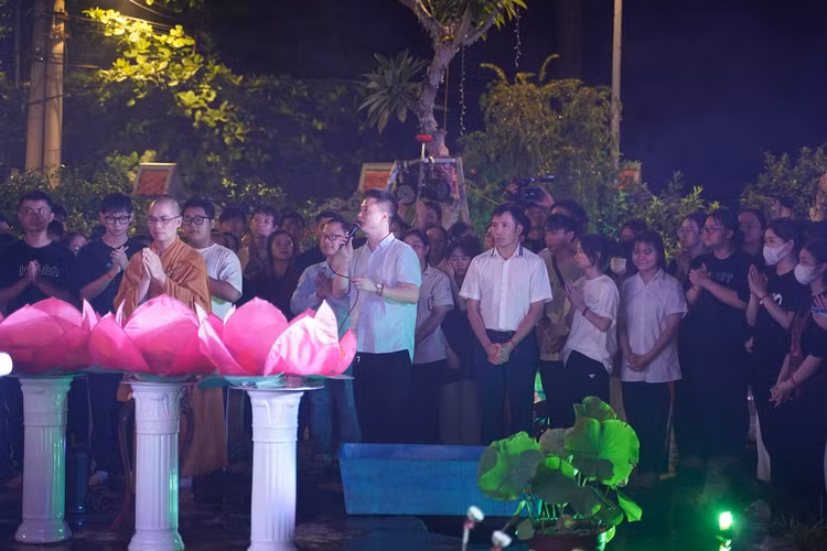 Ha Noi: Gan 1800 ban tre ve chua Quan Am cau nguyen truoc ky thi tot nghiep THPT-Hinh-64