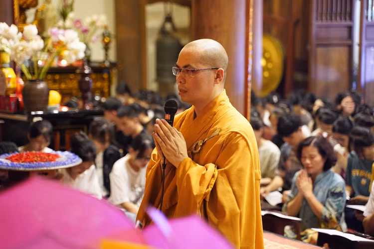 Ha Noi: Gan 1800 ban tre ve chua Quan Am cau nguyen truoc ky thi tot nghiep THPT-Hinh-32