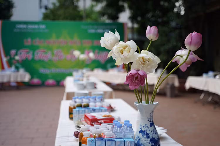 Ha Noi: Gan 1800 ban tre ve chua Quan Am cau nguyen truoc ky thi tot nghiep THPT-Hinh-3