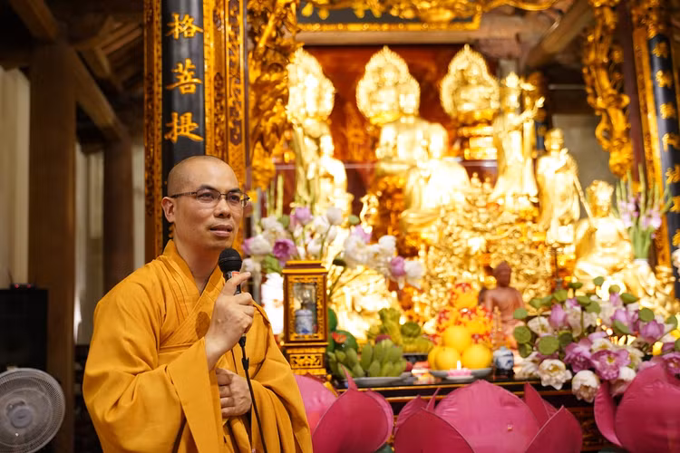 Ha Noi: Gan 1800 ban tre ve chua Quan Am cau nguyen truoc ky thi tot nghiep THPT-Hinh-46