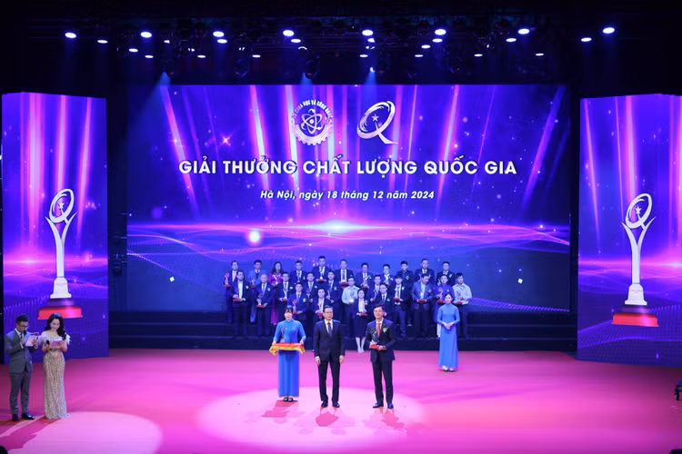 Agribank vinh dự đạt Giải thưởng Chất lượng Quốc gia năm 2022, 2023 - Hình 2 Agribank vinh du dat Giai thuong Chat luong Quoc gia nam 2022, 2023 -Hinh-2