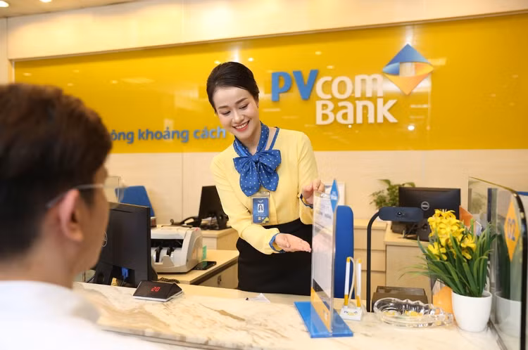 PVcomBank tich cuc ho tro nguoi dan, doanh nghiep phuc hoi sau bao Yagi