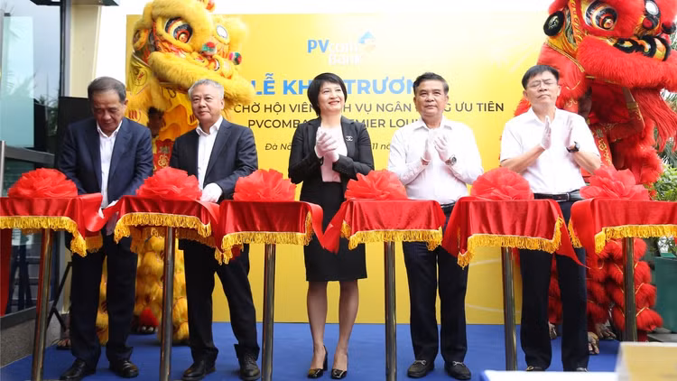 Ra mat phong cho PVcomBank Premier Lounge tai Cang hang khong Da Nang
