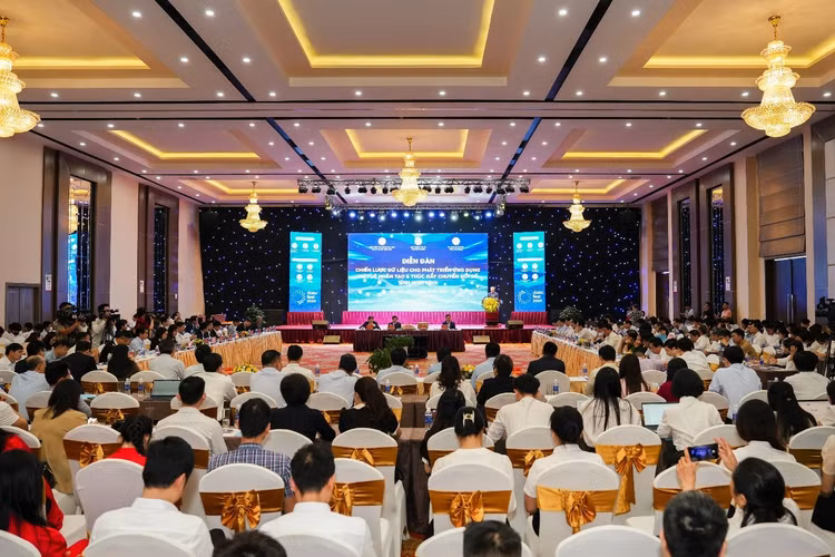 Diễn đàn “Chiến lược dữ liệu cho phát triển AI & chuyển đổi số” Dien dan “Chien luoc du lieu cho phat trien AI & chuyen doi so”