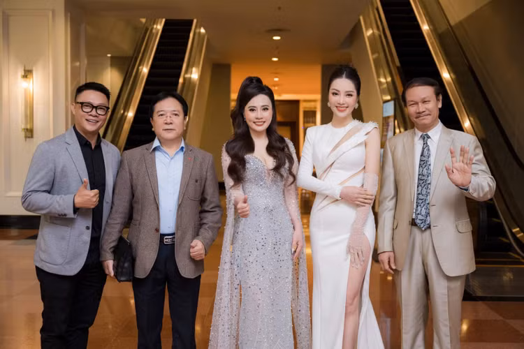 “Hoa hậu Quý bà Hòa bình Việt Nam 2023” nhận thí sinh “dao kéo” - Hình 4 “Hoa hau Quy ba Hoa binh Viet Nam 2023” nhan thi sinh “dao keo”-Hinh-4