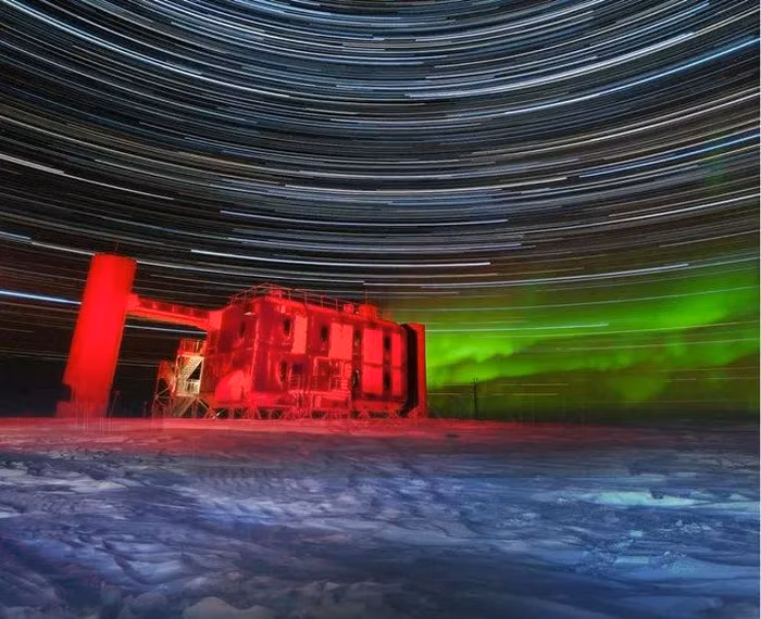 "Hạt ma quỷ” trút xuống Trái Đất, NASA nhanh tay tóm thủ phạm - Hình 3 Mới đây, một nghiên cứu vừa công bố ngày 4/11 trên tạp chí khoa học Science đã chỉ ra một thủ phạm gây ra các "hạt ma quỷ" này. Những thiên hà đóng vai trò như máy gia tốc hạt quy mô vũ trụ.