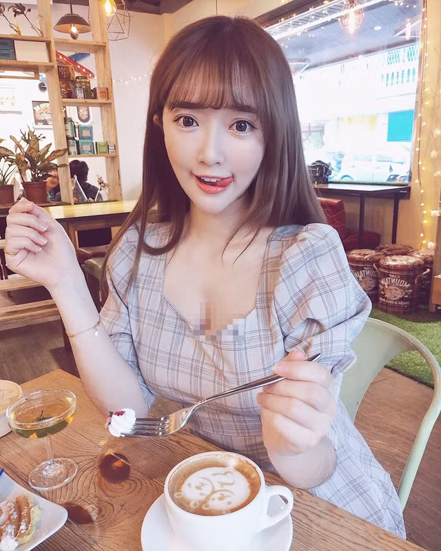Nữ streamer xinh như hotgrirl bất ngờ "nổi như cồn" sau giải nghệ - Hình 2 Nu streamer xinh nhu hotgrirl bat ngo