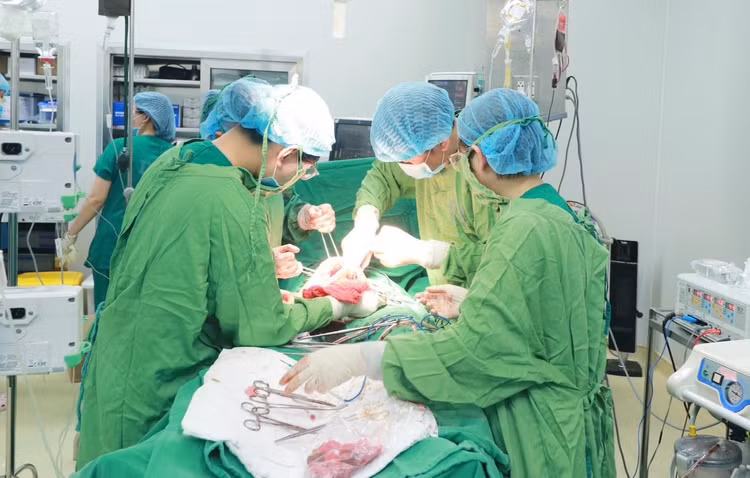 30 phút “nghẹt thở” giành lại sự sống cho sản phụ bị ngừng tim 30 phut “nghet tho” gianh lai su song cho san phu bi ngung tim