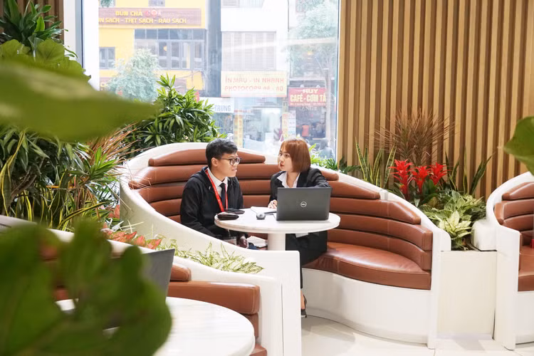 Tong Giam doc Jens Lottner: Techcombank san sang chao don cac nha dau tu chien luoc-Hinh-2