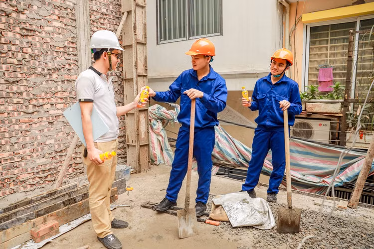 Người lao động làm gì để duy trì hiệu quả công việc dưới sự khắc nghiệt của thời tiết? Nguoi lao dong lam gi de duy tri hieu qua cong viec duoi su khac nghiet cua thoi tiet?