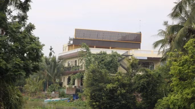 Hai Phong: Vi pham dat dai, mot chu tich xa bi cach chuc