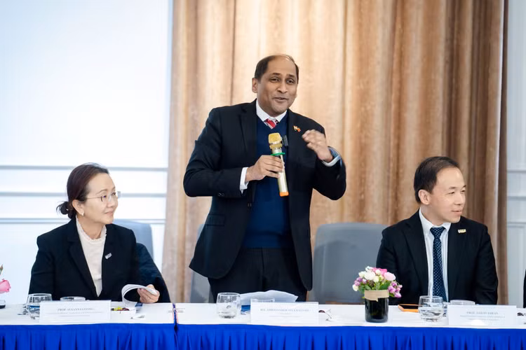 VinUni hợp tác với Đại học Quốc gia Singapore về đổi mới sáng tạo VinUni hop tac voi Dai hoc Quoc gia Singapore ve doi moi sang tao