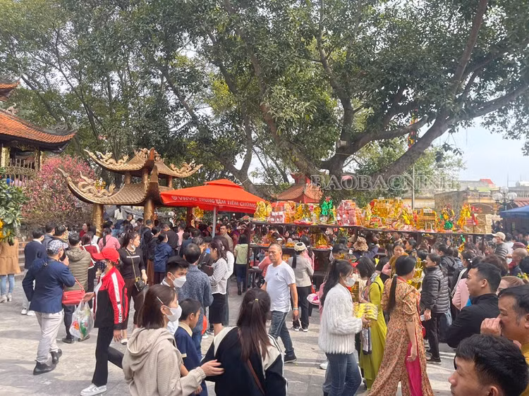 Lễ hội Đền bà Chúa kho- nét đẹp tâm linh người Việt Le hoi Den ba Chua kho- net dep tam linh nguoi Viet