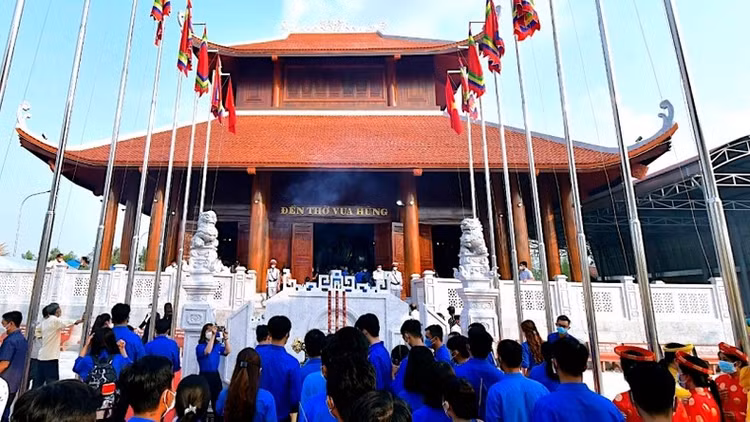 Trang trọng tổ chức Lễ Giỗ Tổ Hùng Vương tại nhiều địa phương - Hình 11 Trang trong to chuc Le Gio To Hung Vuong tai nhieu dia phuong-Hinh-11