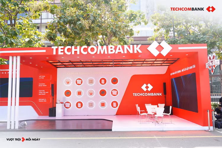 Khách hàng trả lời phỏng vấn hoặc booth TCB Khách hàng trả lời phỏng vấn hoặc booth TCB