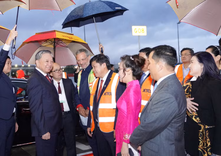 Airbus và Vietjet bàn giao tàu bay mang hình ảnh kỷ niệm 50 năm quan hệ ngoại giao - Hình 2 Airbus va Vietjet ban giao tau bay mang hinh anh ky niem 50 nam quan he ngoai giao-Hinh-2