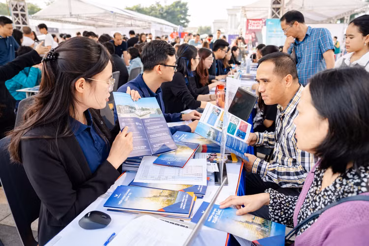 Hon 4.000 phu huynh, hoc sinh tham du Ngay hoi Trai nghiem VinUni Open Day-Hinh-7