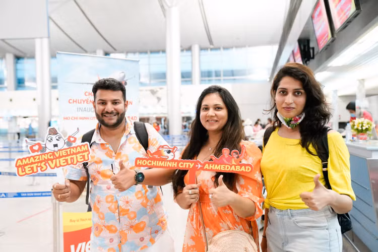 Vietjet tăng chuyến bay đêm cùng loạt khuyến mãi trong cao điểm hè - Hình 2 Vietjet tang chuyen bay dem cung loat khuyen mai trong cao diem he-Hinh-2