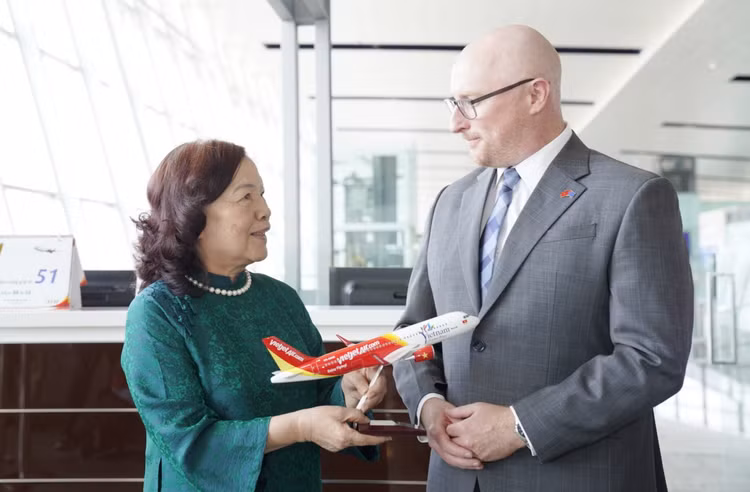 Vietjet khai trương đường bay kết nối Melbourne với Hà Nội - Hình 9 Vietjet khai truong duong bay ket noi Melbourne voi Ha Noi-Hinh-9