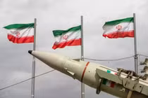 Nóng: Iran tấn công các nước vùng Vịnh, đóng cửa Hormuz đáp trả Mỹ