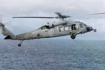 Một chiếc trực thăng MH-60S Seahawk thuộc tàu sân bay USS G.W. Bush. Ảnh: Jeremy Ortiz, Hải quân Mỹ