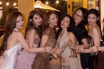 Hội bạn thân Nhã Phương: Du lịch, tập luyện và gắn bó bên nhau